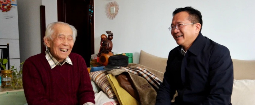中國樂凱黨委領(lǐng)導(dǎo)看望慰問樂凱老領(lǐng)導(dǎo)、老專家、老干部、老黨員及生活困難職工